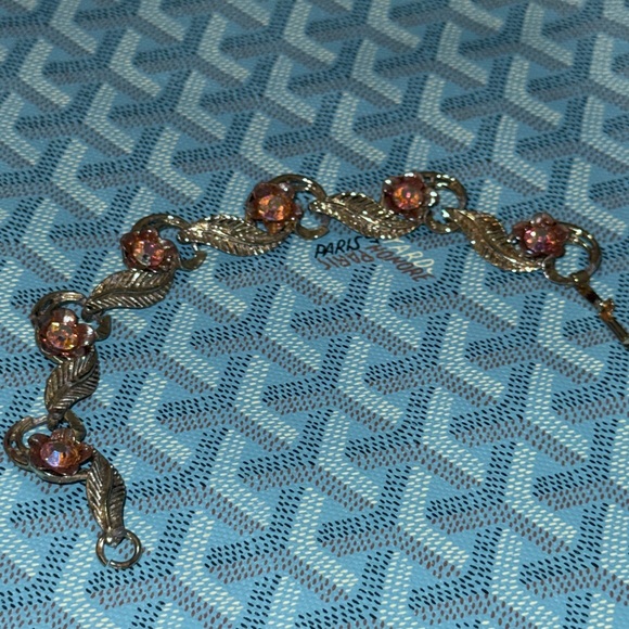 Elegant Gold and Pink Bracelet - Picture 2 of 3